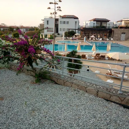 Sweetwaterbey Beachfront Апартаменты *