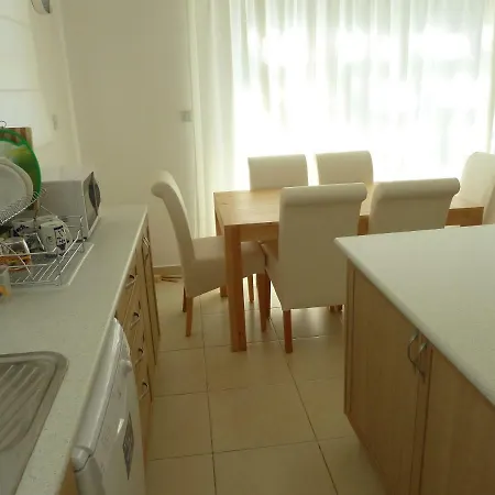Апартаменты Sweetwaterbey Beachfront *
