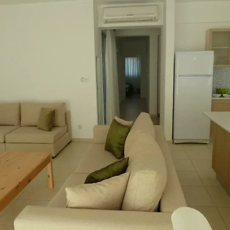 Апартаменты Sweetwaterbey Beachfront *