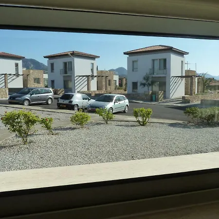 Sweetwaterbey Beachfront Апартаменты Yali